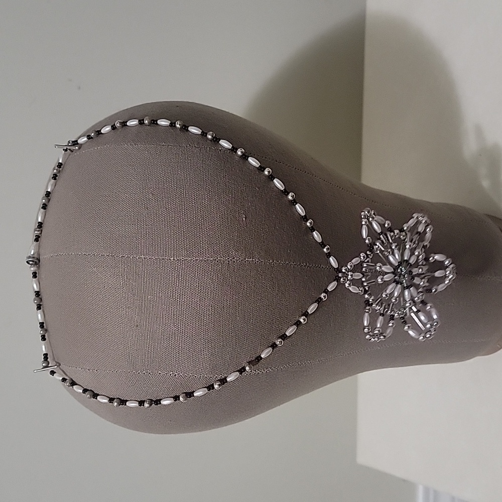 VINTAGE Beautiful pearl beaded flower design necklace .